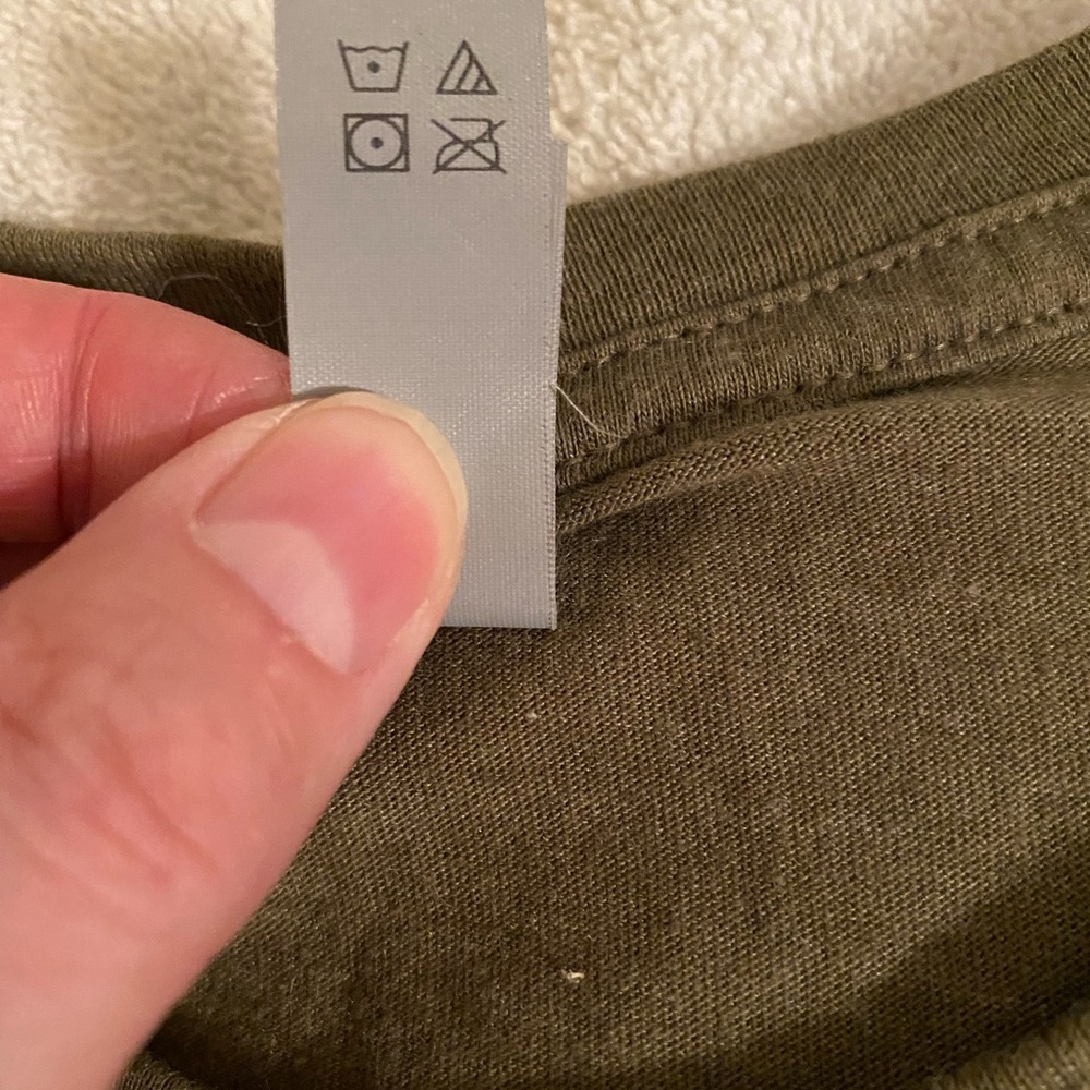 Short sleeved khaki colored tee shirt - Picture 7 of 8